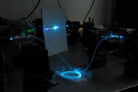 量子光エレクトロニクスの研究風景2